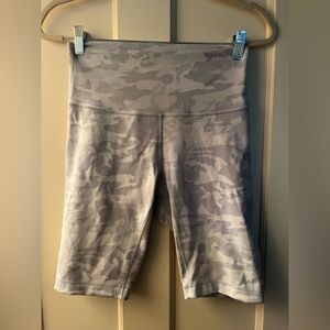 Lululemon camo bike shorts size 8